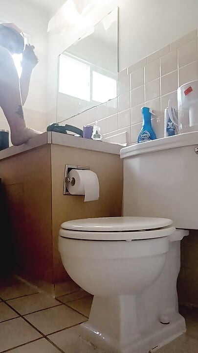 Por si querías ver .. Me estoy afeitando las piernas ...