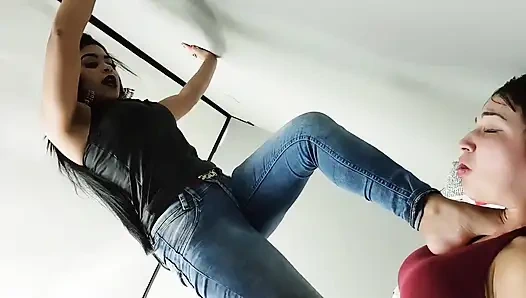 Gabriela Sampaio'un keskin tırnaklı tehlikeli ayakları