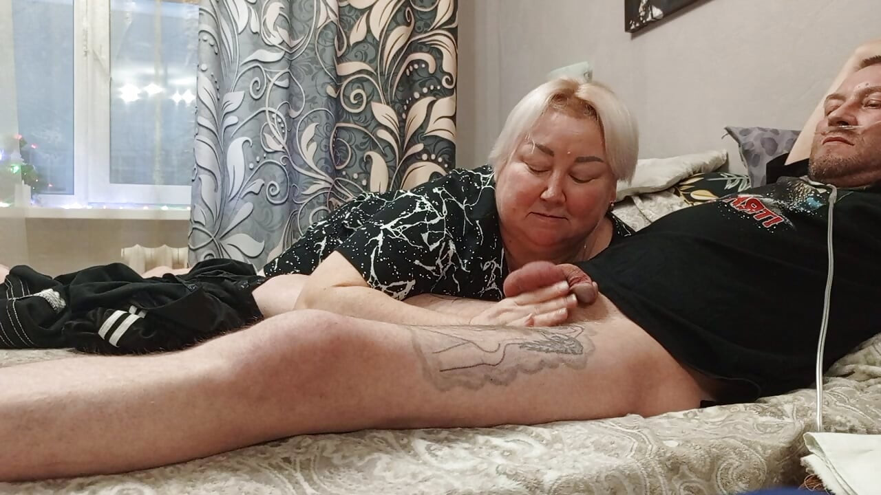 evening blowjob from stepmom and cum swallowing