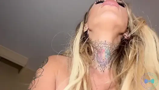 Büyük götlü pawg Stephanie büyük bir yarağı nasıl alacağını biliyor