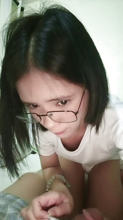 쉬는 동안 의붓여동생의 자지를 빨아 - POV
