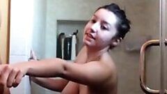 Grote tieten neuken onder de douche