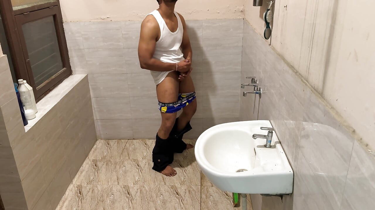 Eu estou fodendo duro a esposa do meu melhor amigo Saara Bhabhi, vídeo hindi completo