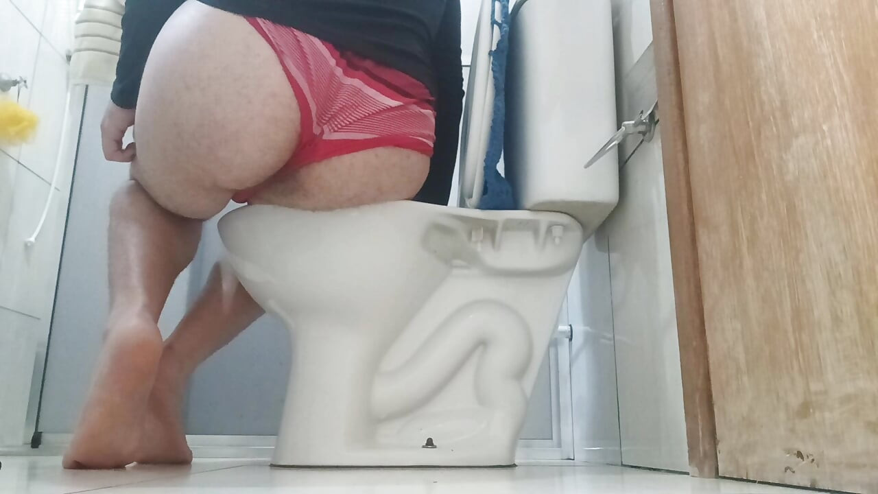 Hot girl on all fours showing her ass in the bathroom