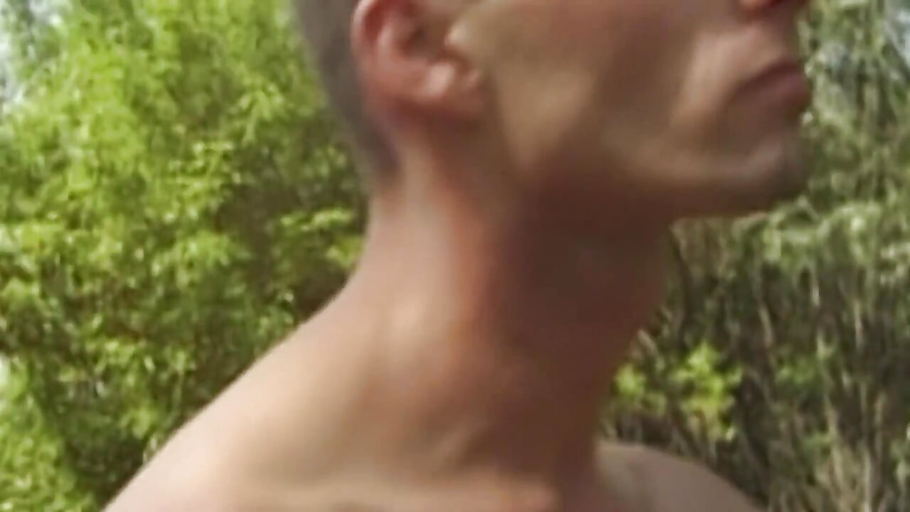 Pantat Intensive_ adegan-1_muscular pasangan kembar menikmati pantat mereka di hutan