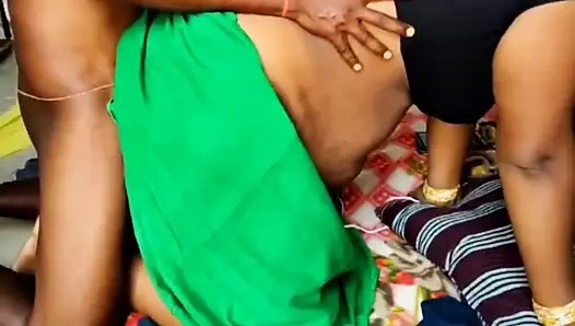 Annenin Poposu Yerel Bir Penisle Tam Bir Halde.