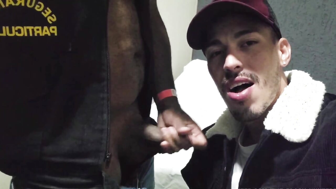 保安和他的鸭子躲起来