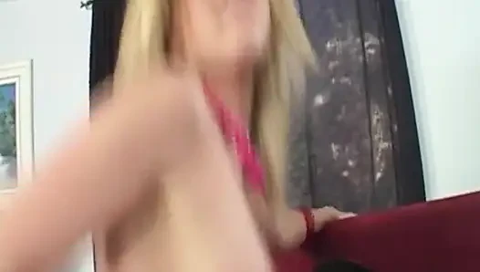 Sarışın hatun derin parmaklama ve dil hareketiyle çılgınca fışkırtıyor