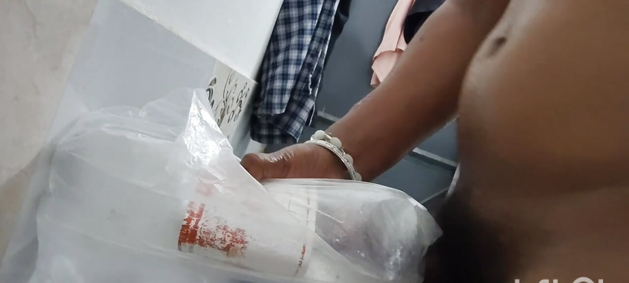 Siêu sục cu trong phòng tắm con cu to trong lỗ đít của chàng trai trẻ