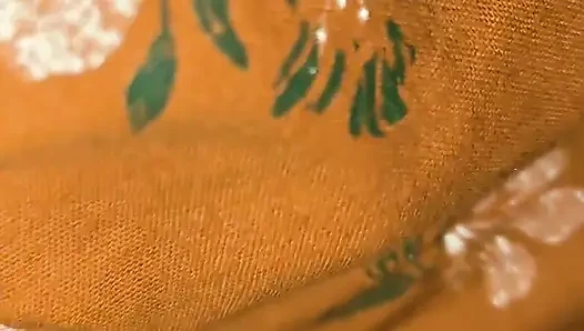 Seksi üvey kız kardeş seks sırasında çok eğlenmek istiyor