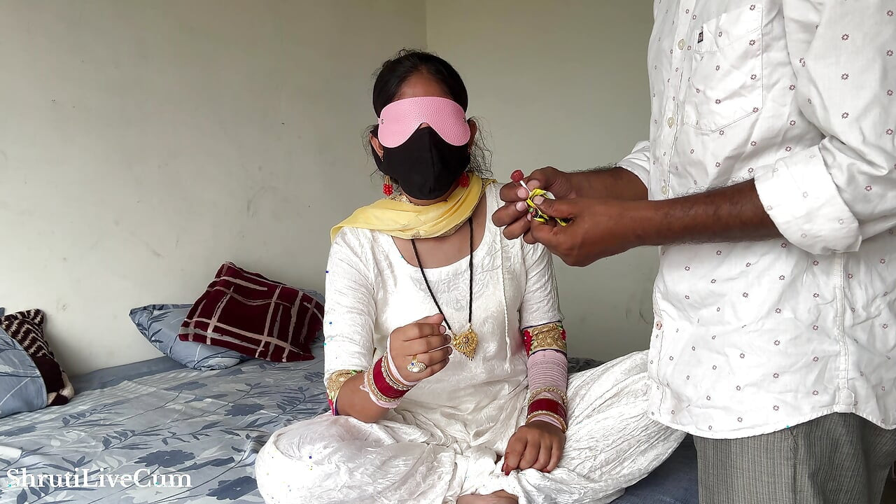 After returning from the market, the beautiful village bhabhi started teasing me Hindi Dirty talk ShrutiLiveCum