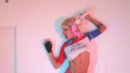 Harley Quinn cosplay chantant Marilyn Manson par Magia Rosa vidéos