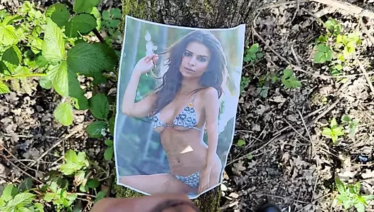 Emily ratajkowski'ye saygı duruşu