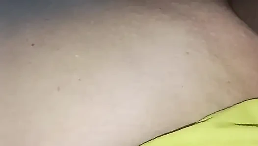 Ich habe die dicke muschi meiner ehefrau gestreichelt. Teil 1