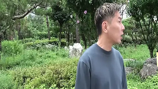 H087G03 ngajak cewek korea 21 tahun sama pria kulit putih jernih pakai aplikasi terjemahan