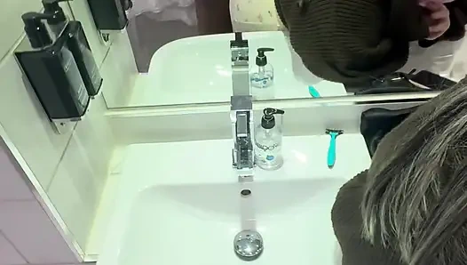 Stiefbruer fickt mich in der dusche in einem 5-sterne-hotel