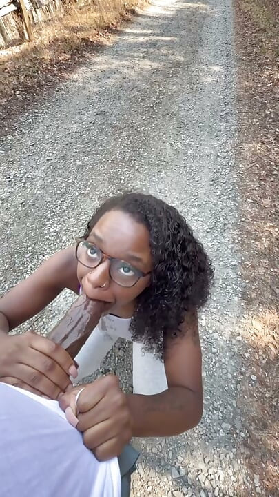 Outdoor-blowjobs