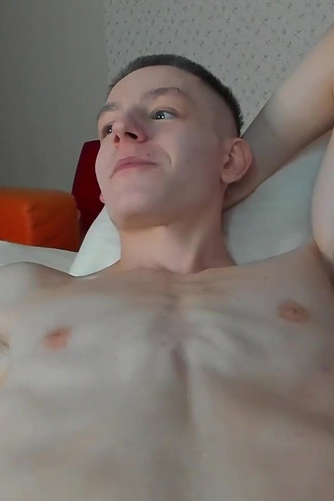 Alex liže tuđi pazuh prvi put u životu!