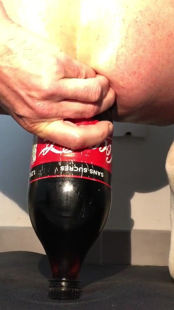 Memorable moment from "Bottle objet insertion anal and cream pie"