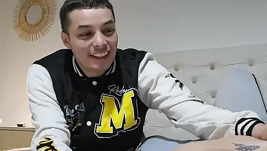 Tetanggaku minta aku ngentot memeknya tanpa kondom