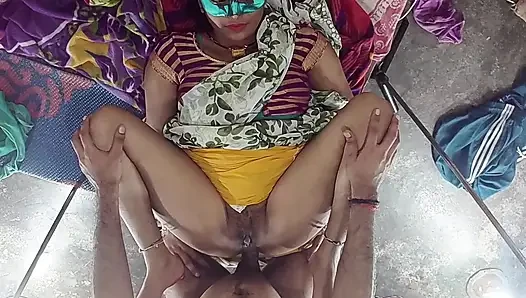 Membunuh kontol ibu tiri dari belakang dalam posisi misionaris di tanah