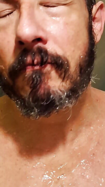 Victory Shower - POV with Gouine Wrestlin