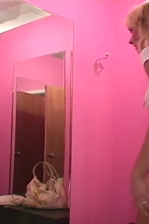 Hot blonde masturbates in a elevator