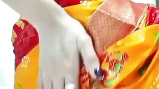 فتاة هندية تلعب دور التدريس ساخنة ومثيرة