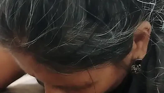 Nine oral seks