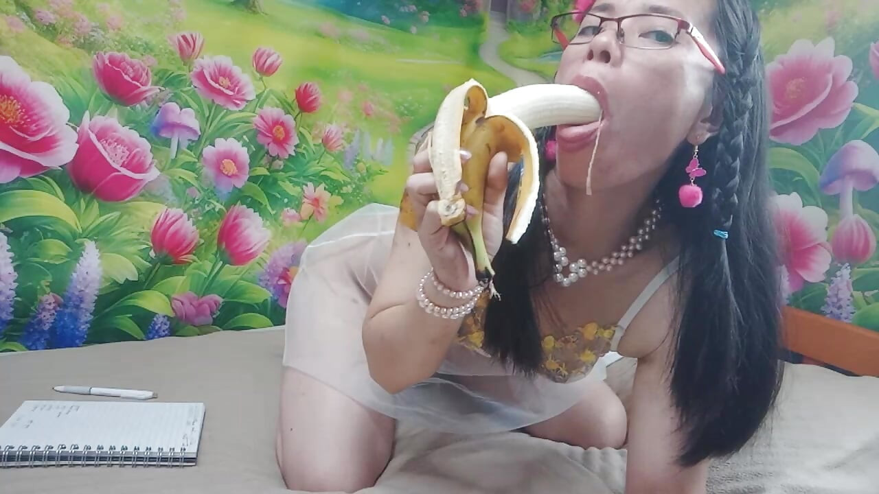 סרטון מציצה מיוחד של בננה מדליק אותך