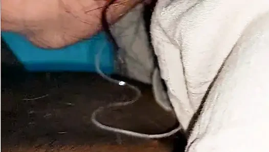 Istri hot dengan kontol kecil ini lagi asik dientot habis-habisan sama kontol besar