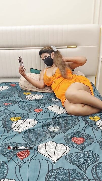 Wife Invites Blinkit Delivery Boy to Fuck Her, While Husband Is on Video Call