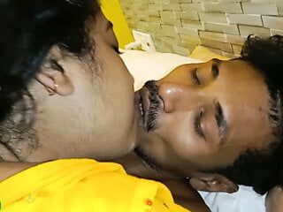 Indianca bhabhi sexy face sex real fierbinte cu un tânăr iubit! sex hindi
