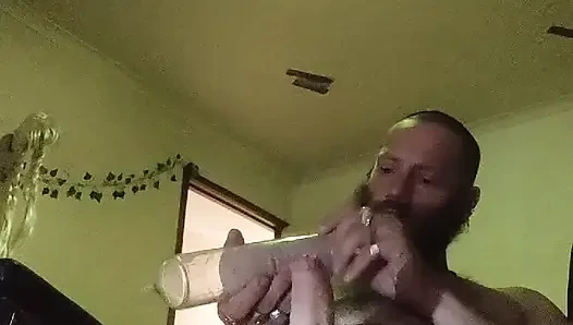 Yeni yapılmış etli krikolarla canavarımı sağıyor