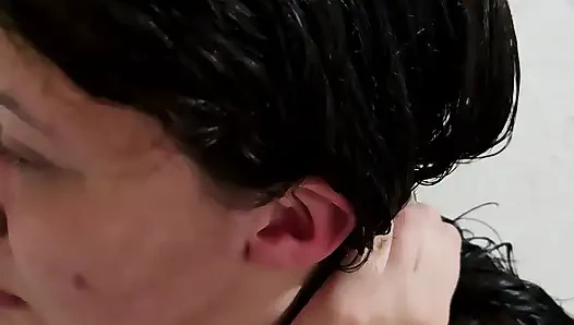 Pelacur ditampar sebagai pembayaran yang harus dimaafkan