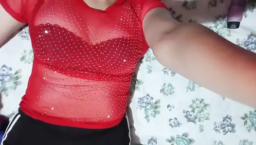 Ich bin so heiß, dass ich mich selbst berühren will, während du mich beobachte