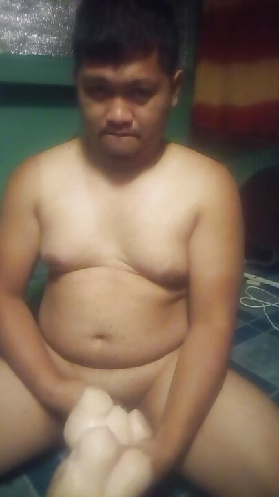 섹스 인형을 쓰다듬는 육덕 곰