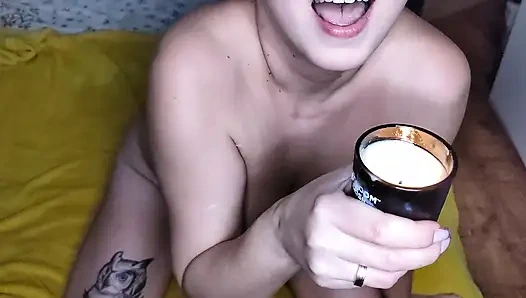 Наш первый опыт с горячим воском свечи. Воск на сиськах и киске. Мастурбация с горячим воском