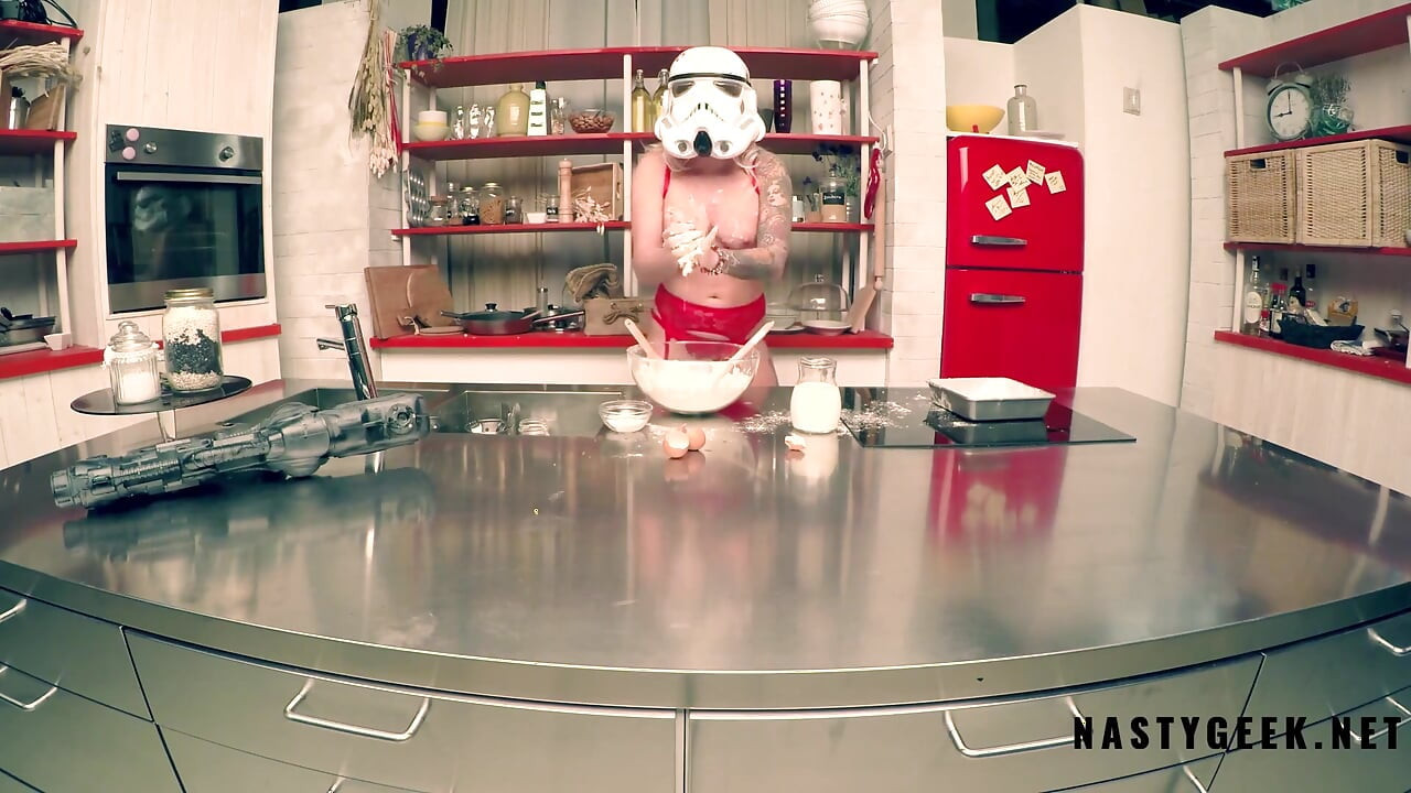 Stormtropper jarushka coock fitta hennes med stor dildo og sprut