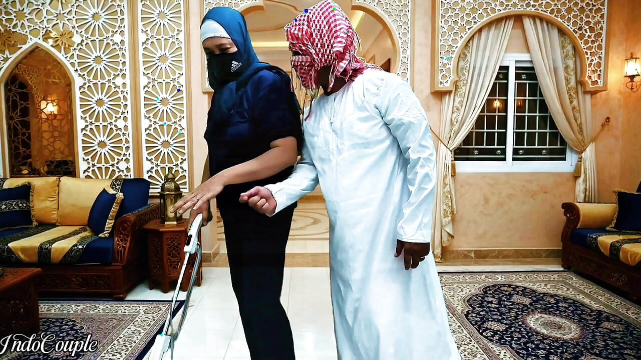 Muslim Hijab Enak bos Perawan Bandung pengen aku nyepong kontol kecil pembantu rumah tangga di Saudi