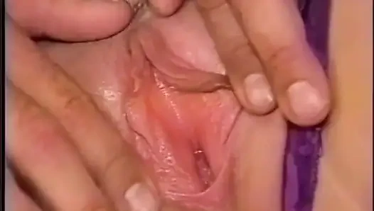 Kaslı adam ve seksi orta yaşlı seksi kadın amcık yalıyor