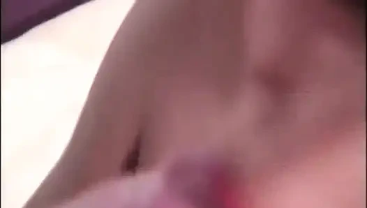 Сексуальная с большими сиськами, лижет киску, трахает большой белый хуй, сосет