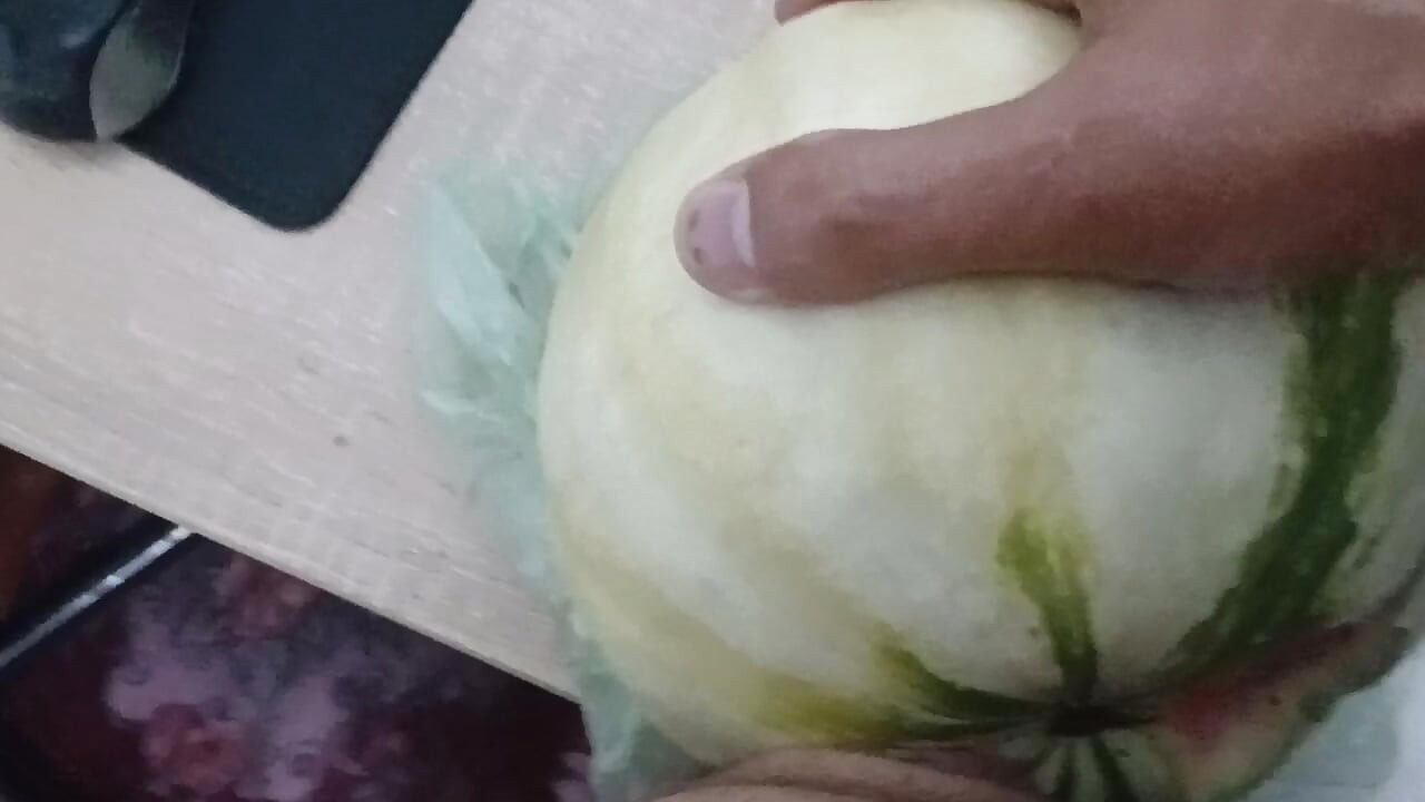 Pomelo is so erotic