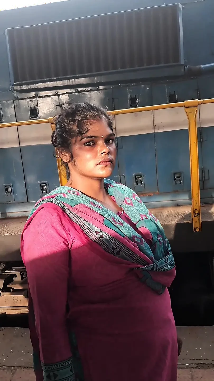 💦Tren tuvaleti tamil yenge tamil ev hanımı kovboy kız jennifer çok sert sikişiyor
