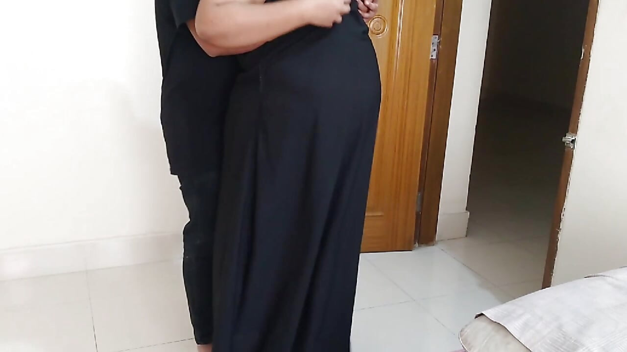 Ankita Bhabhit megdugja a szomszéd idegen srác, amikor a férje bemegy az irodába