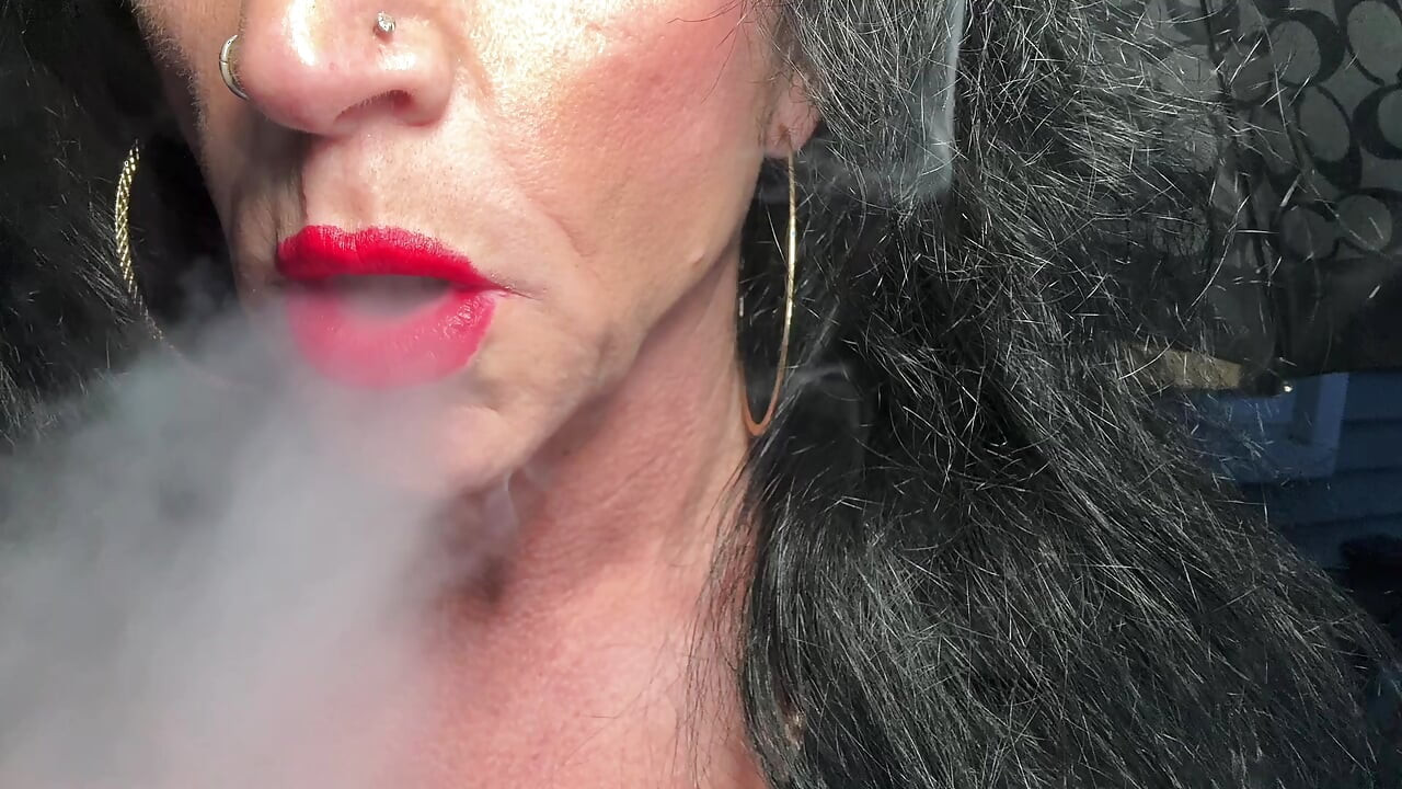 Smokin Hotred Lipstick Ciagrette Tease