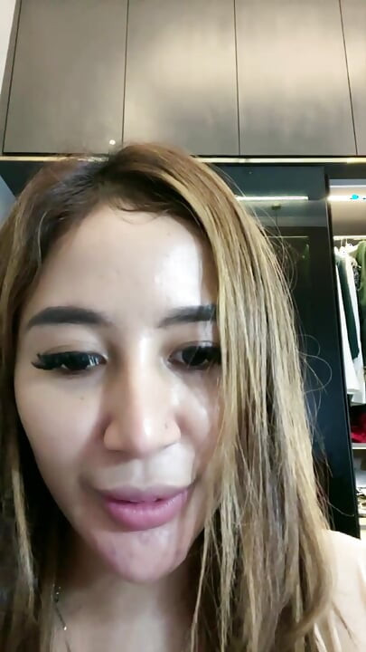 A Beautiful Woman Who Likes To Be Pampered By Her Boyfriend Is A Celebrity