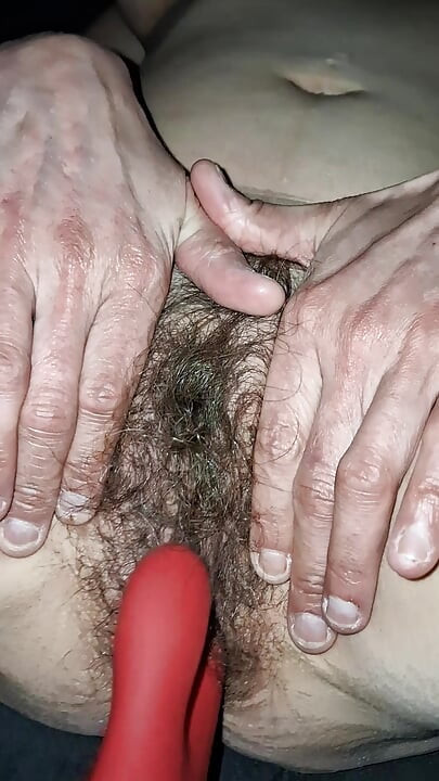 Mainan baru, memek berbulu