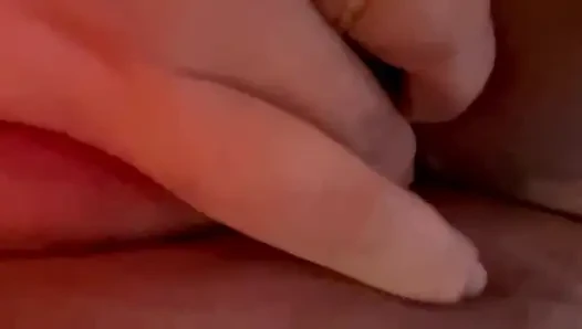 Teen masturbiert