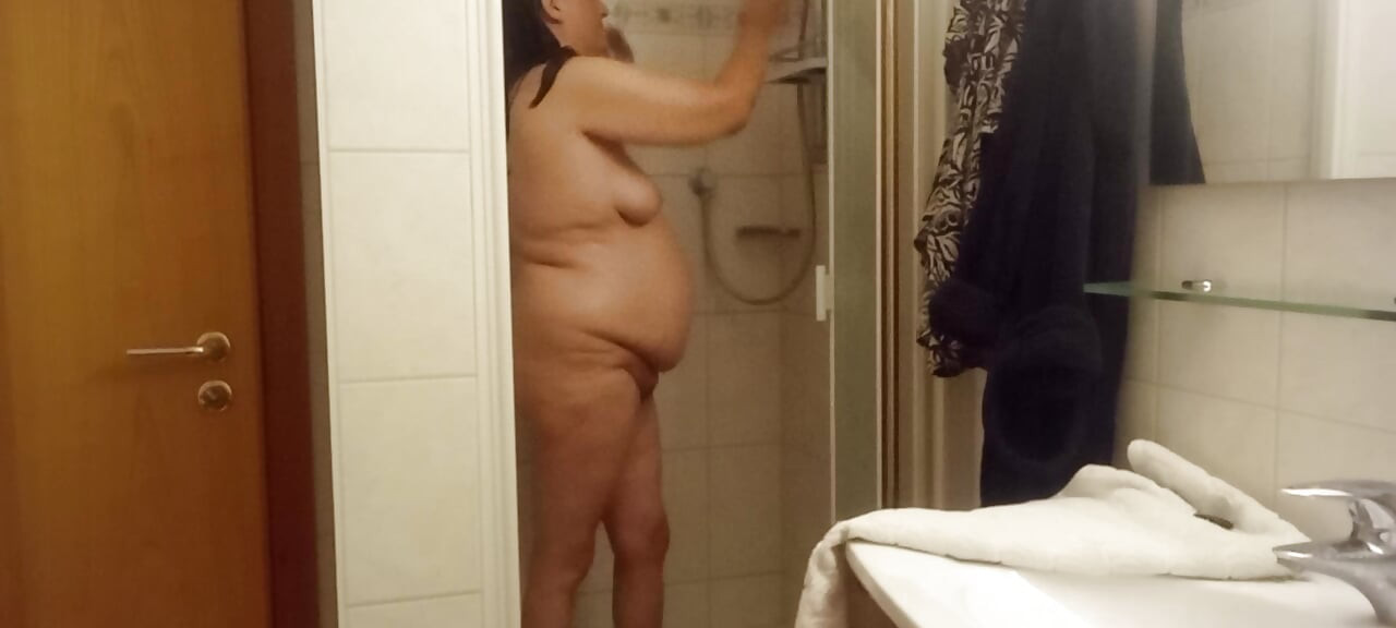 Hot shower, big curves and a lot of femininity...